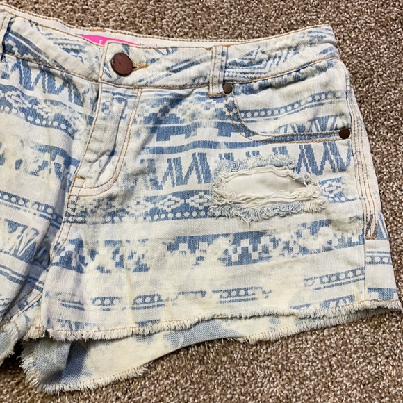 4/$24🦩 Tinseltown Denim Patterned Shorts Size 11 - Picture 7 of 9